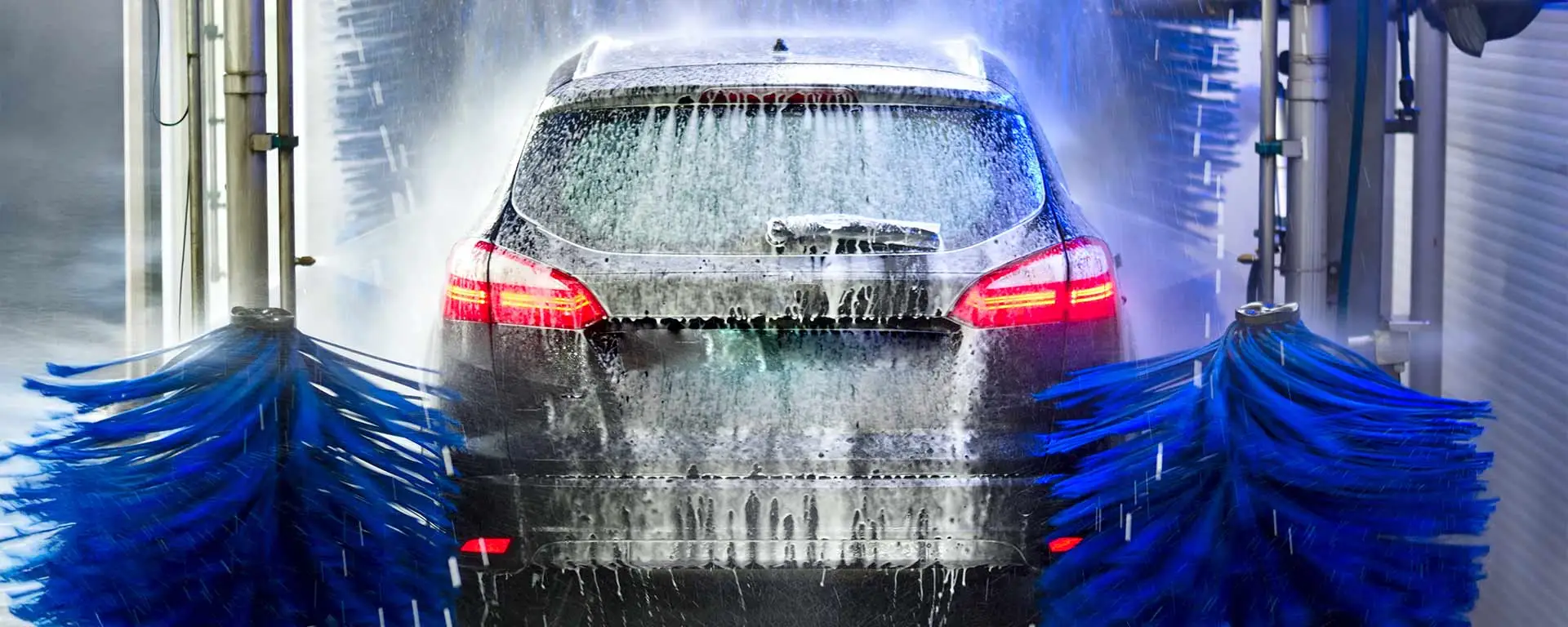 Auto in der Waschanlage