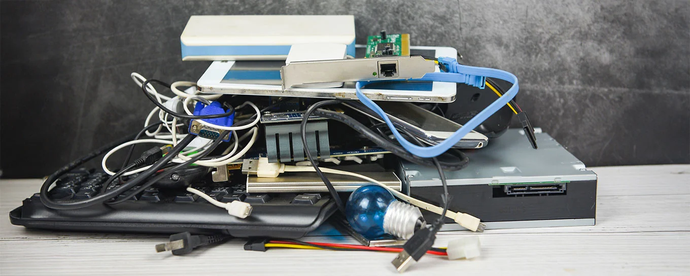 Alte Elektrogeräte zur fachgerechten Entsorgung