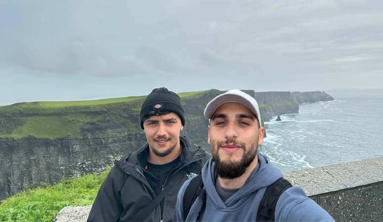 Selfie der REMONDIS Industrie Service Auszubildenden in Irland
