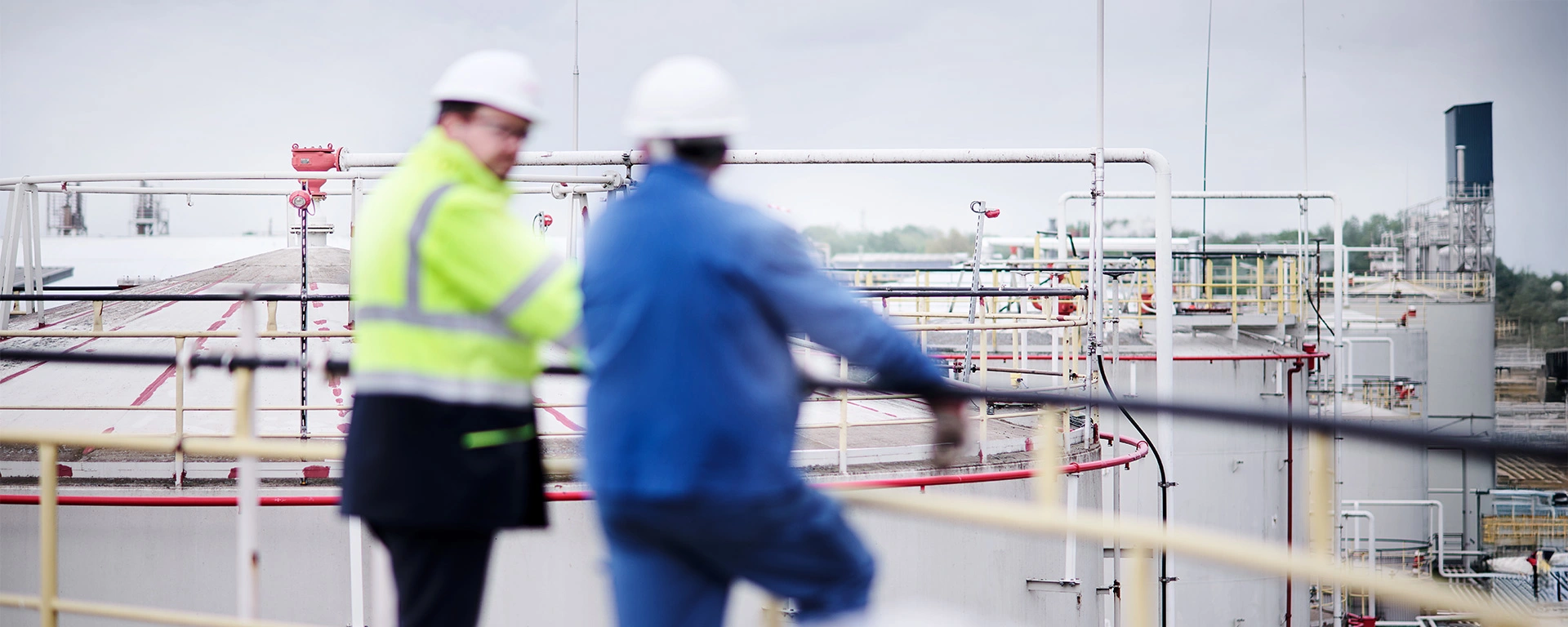 Mitarbeitende auf dem Tanklager in Ibbenbüren der REMONDIS Industrie Service