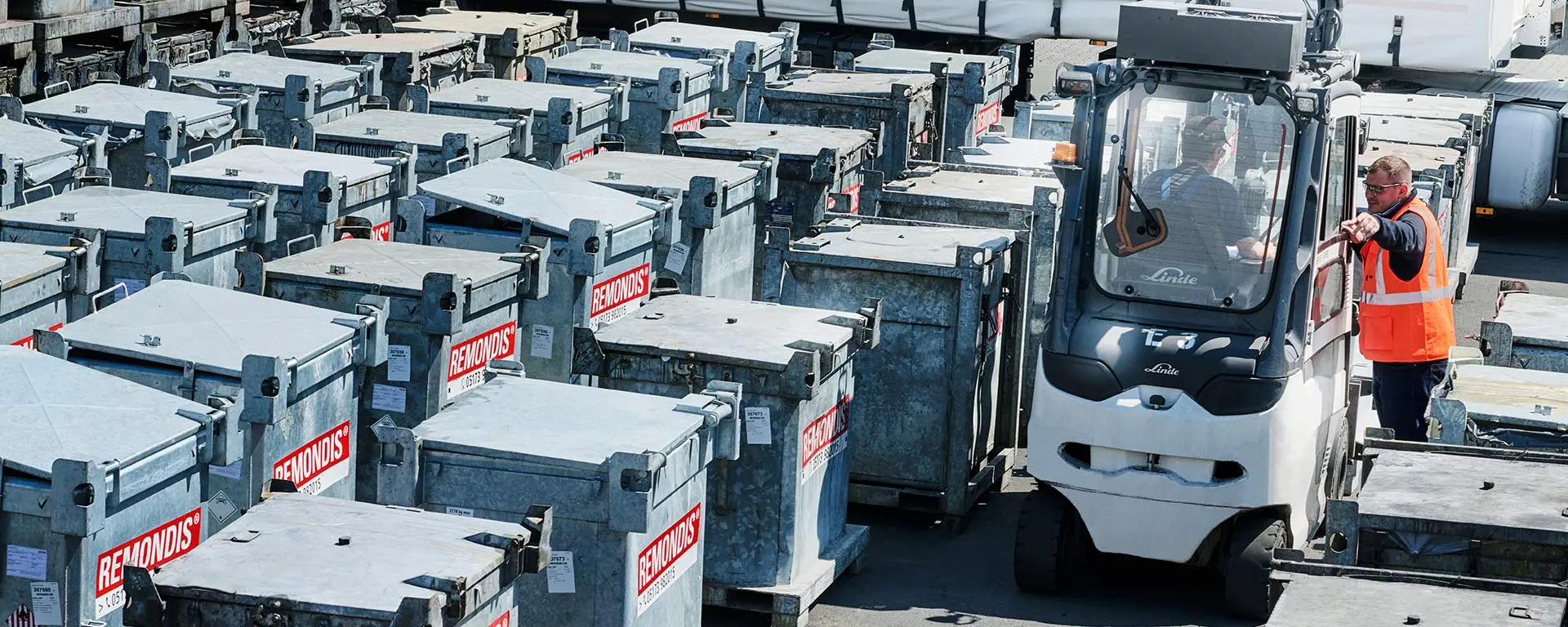 Behältersammelplatz für ASP-Behälter auf dem Betriebshof der REMONDIS Industrie Service