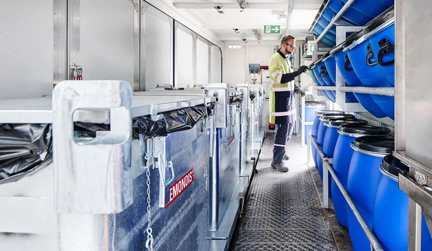 Sicherheitsstandards im REMONDIS Schadstoffmobil 