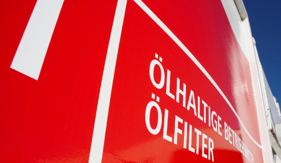 Ölfilter und ölhaltige Betriebsmittel entsorgen