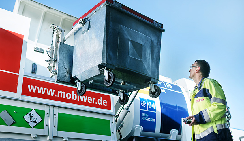 Collecting garage waste with our MOBIWER truck