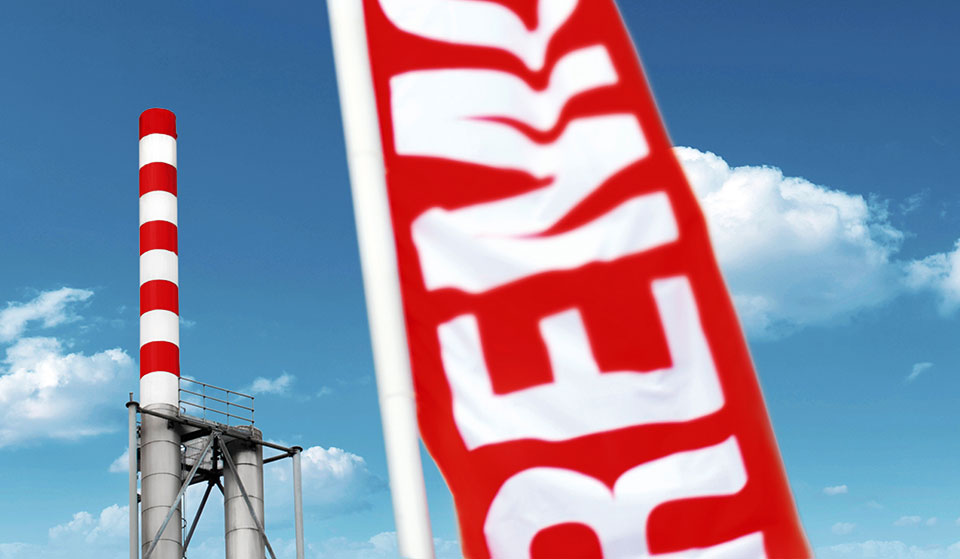 A close-up image of a REMONDIS flag at the Lippe Plant in Lünen