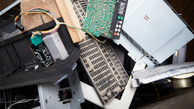 Gesammelter Elektroschrott aus Haushalten