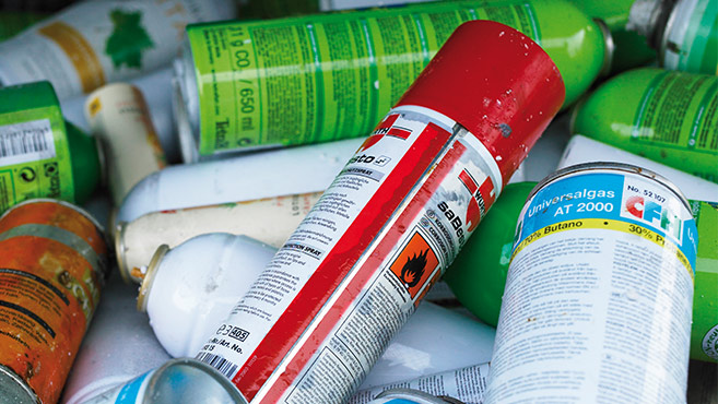 Spraydosen im gelben Sack entsorgen